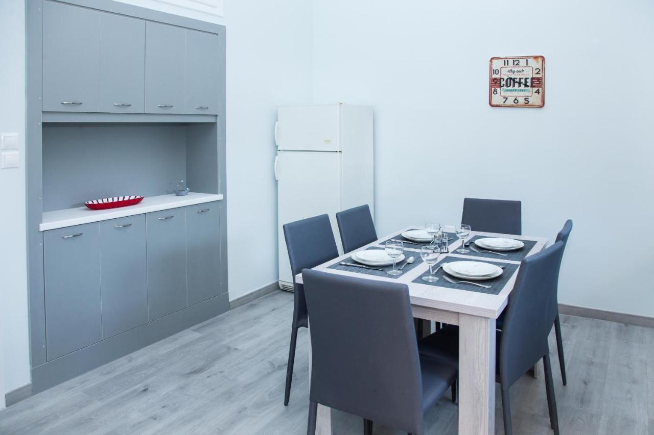 Sunny And Minimal Apt In Glyfada With 3 Bdrm Athens Exterior photo