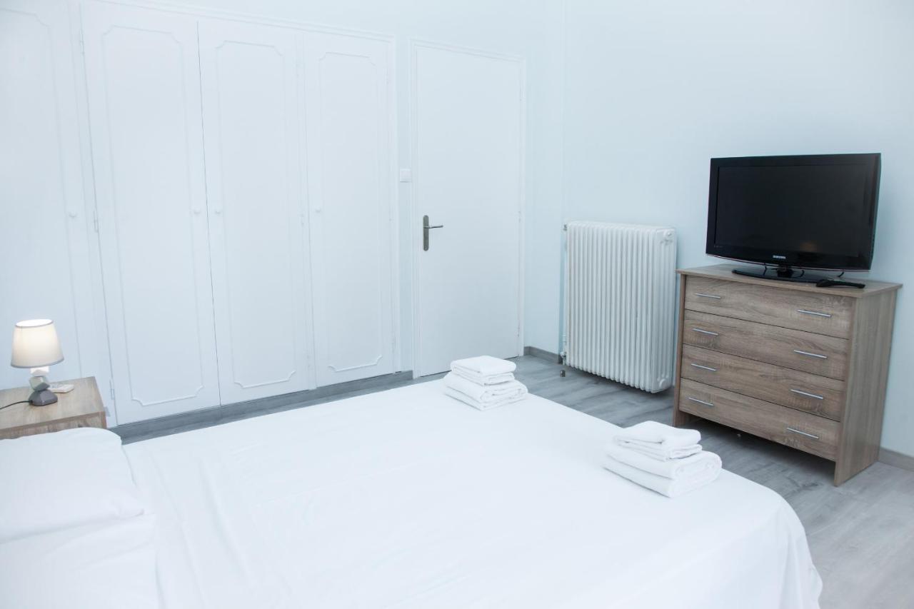 Sunny And Minimal Apt In Glyfada With 3 Bdrm Athens Exterior photo