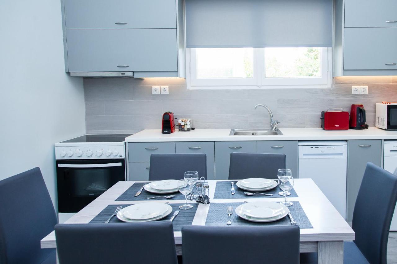 Sunny And Minimal Apt In Glyfada With 3 Bdrm Athens Exterior photo