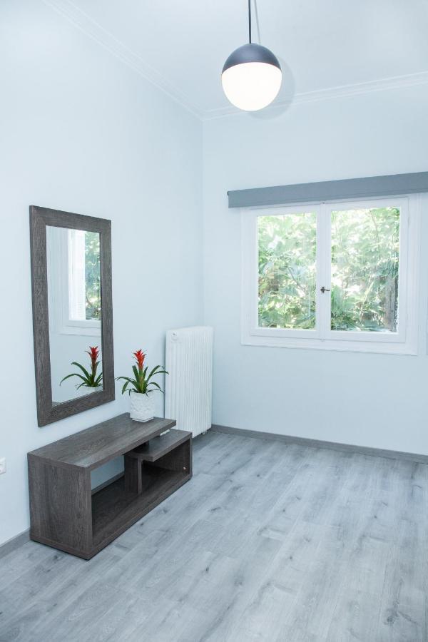 Sunny And Minimal Apt In Glyfada With 3 Bdrm Athens Exterior photo