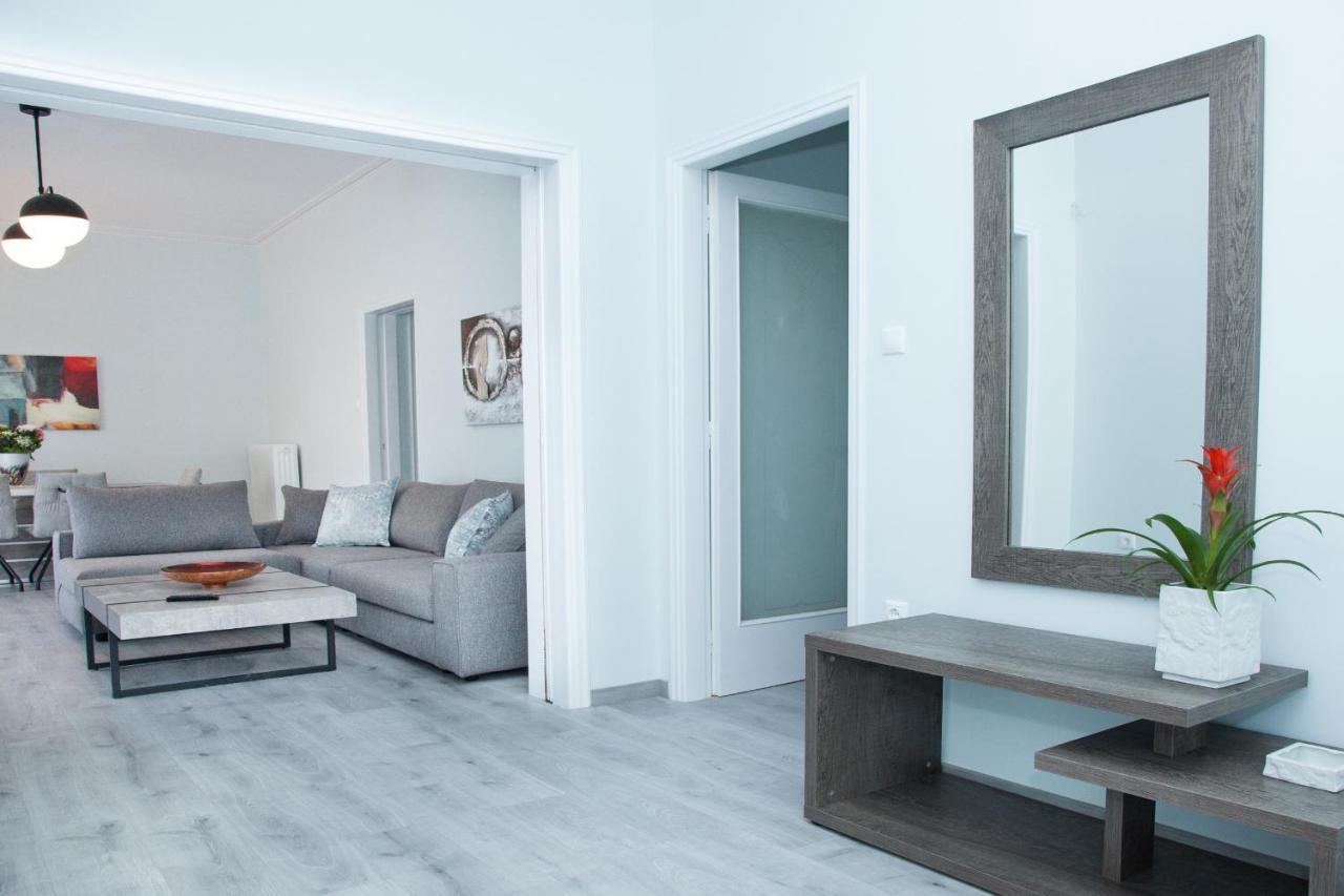 Sunny And Minimal Apt In Glyfada With 3 Bdrm Athens Exterior photo