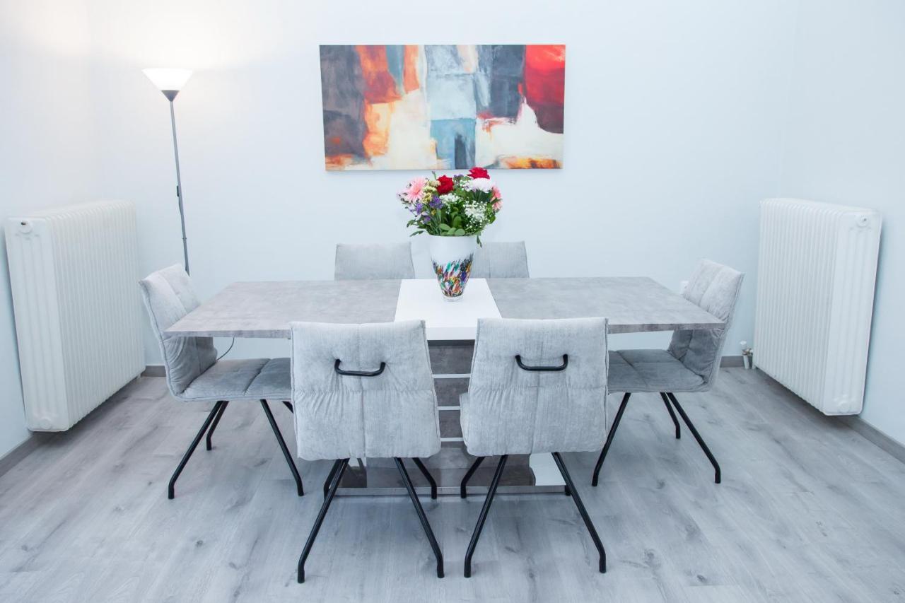 Sunny And Minimal Apt In Glyfada With 3 Bdrm Athens Exterior photo